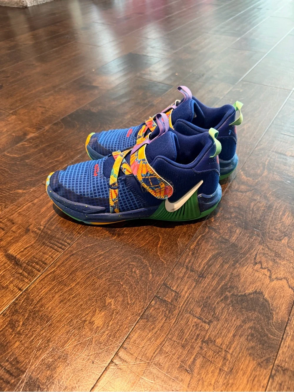 Nike Kids' size 3 Blue Multi Athletic Sneakers